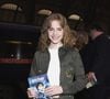 Para uma produção de pré-adolescente, o Crocs de 'Harry Potter' pode ser combinado com short saia jeans e camiseta, criando um visual descontraído, assim como o look de Emma Watson, a eterna Hermione, em 'Harry Potter e a Pedra Filosofal'