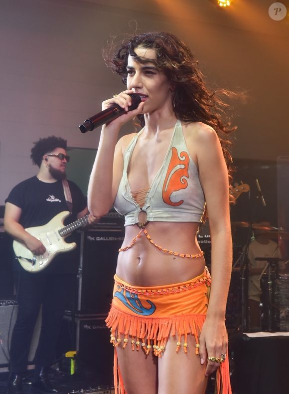 Marina Sena já disse para a revista Quem que a canção é muito impactante para ela.