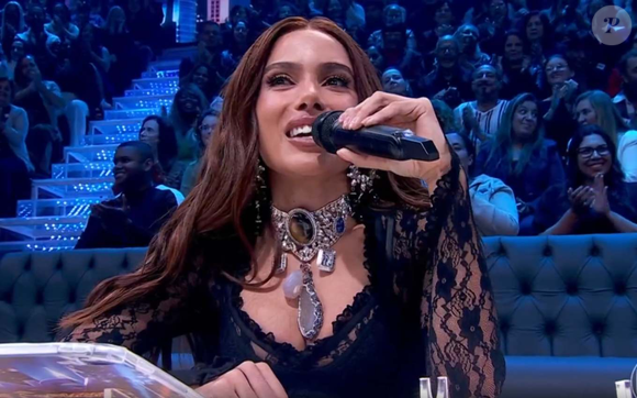 Segundo o relato de Sonia Abrão, Anitta também questionou a escolha da música "Jet Ski", de Pedro Sampaio e Melody, para uma dupla da Dança dos Famosos, afirmando que a faixa seria reggaeton, e não funk