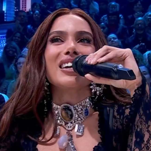 Segundo o relato de Sonia Abrão, Anitta também questionou a escolha da música "Jet Ski", de Pedro Sampaio e Melody, para uma dupla da Dança dos Famosos, afirmando que a faixa seria reggaeton, e não funk