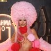 Fashion icon! Sabrina Sato aposta em look extravagante de pompons inspirado em 'poodle estilizado' para último dia de Carnaval no Rio. Fotos!