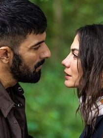 Hoje na Netflix: há 12 semanas no Top 10 do Brasil, esta novela turca tem muitas reviravoltas e um dos maiores galãs da TV do momento