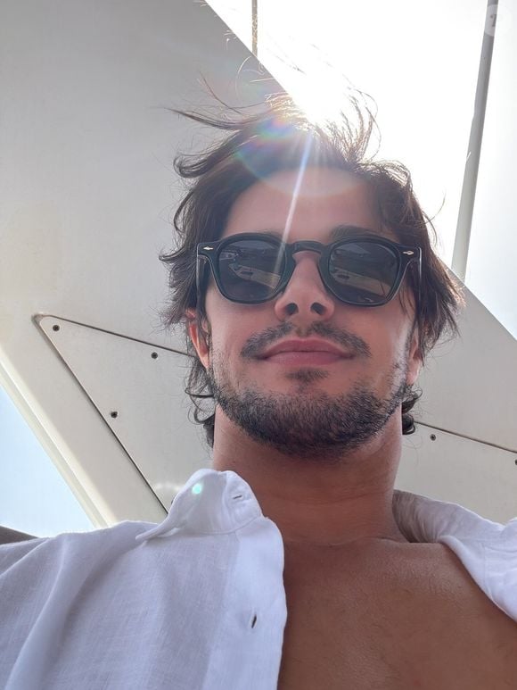 Luís Ribeirinho, noivo de Luísa Sonza, nasceu no Porto, em Portugal, é filho do cirurgião plástico Serafim Ribeirinho Soares e também seguiu carreira na medicina, especializando-se em cirurgia plástica
