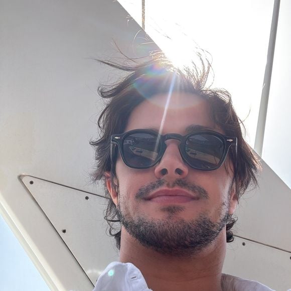 Luís Ribeirinho, noivo de Luísa Sonza, nasceu no Porto, em Portugal, é filho do cirurgião plástico Serafim Ribeirinho Soares e também seguiu carreira na medicina, especializando-se em cirurgia plástica
