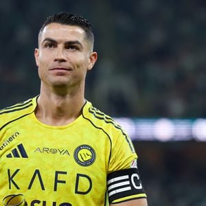 Cristiano Ronaldo em ação no campo reforça o protagonismo que também se reflete fora dele, com investimentos milionários como seu iate de luxo Azimut Grande 27 Metri