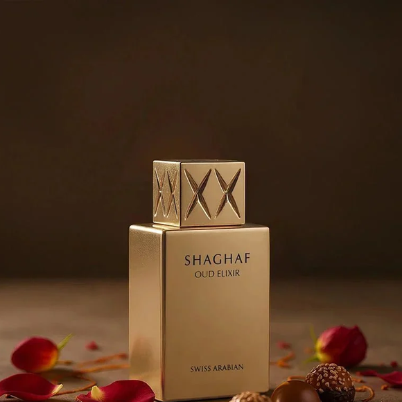 Com 75 ml por R$ 609,24, o Shaghaf Oud, da Swiss Arabian, tem o Oud como protagonista e combina a matéria-prima amadeirada e levemente resinosa com açafrão, rosa e pralinê, formando uma fragrância de presença imponente