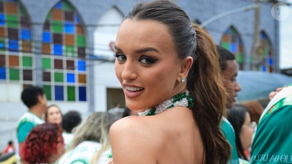 Em entrevista ao Purepeople, a atriz já revelou que possui cinco lugares estratégicos do corpo para passar o perfume e, assim, ele exalar muito mais.