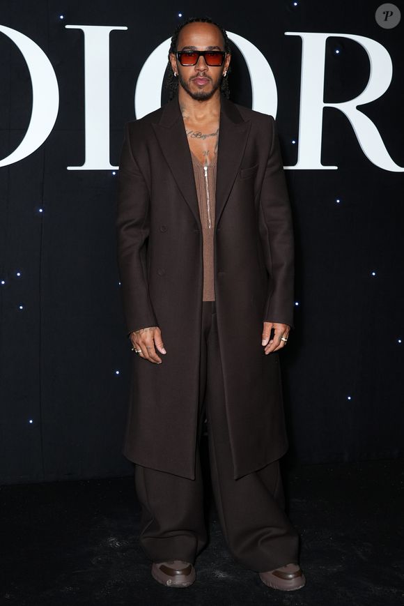 Lewis Hamilton é uma referência na moda masculina alem de outros assuntos importantes como a inclusão social e a luta contra o racismo.