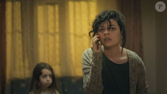 Sule liga para Zeynep e leva Melek, desacordada, ao hospital, no último capítulo da novela 'Mãe', nesta segunda-feira, 23 de fevereiro de 2026