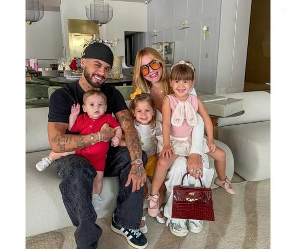 Segundo o cantor, assim que o casamento com Virgínia chegou ao fim eles chegaram ao consenso de manter uma relação positiva devido aos filhos