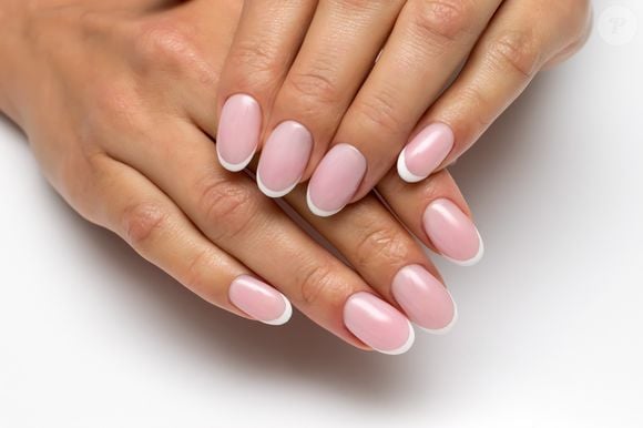 Jeff Pink, fundador da marca profissional de unhas ORLY, foi quem batizou as unhas francesinhas com seu icônico nome