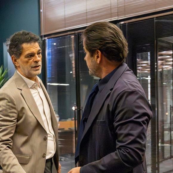 Rogério e Ferette têm briga séria na novela Três Graças