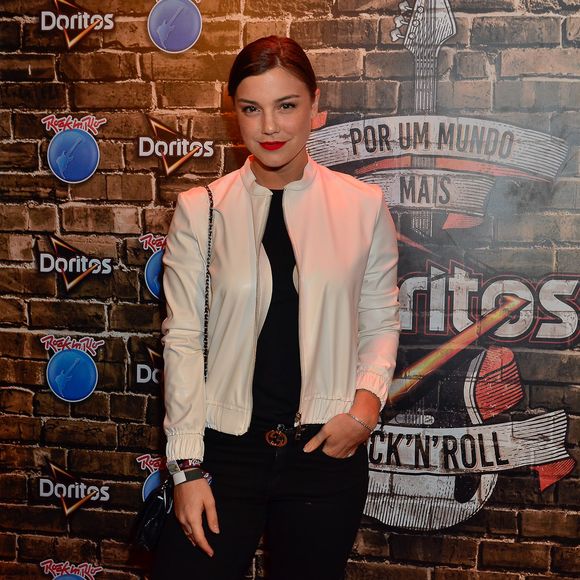 Nos últimos anos, Alice Wegmann tem conquistado cada vez mais espaço no coração do público, não apenas por seu talento, mas também por sua transformação de beleza e estilo.