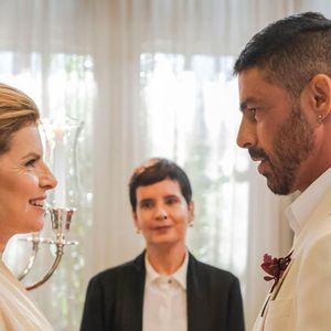 Após o casamento de Odete Roitman (Débora Bloch) e César (Cauã Reymond), Maria de Fátima (Bella Campos) é aconselhada a esquecer o ex-amante no capítulo de sexta-feira 12 de setembro de 2025 da novela 'Vale Tudo'