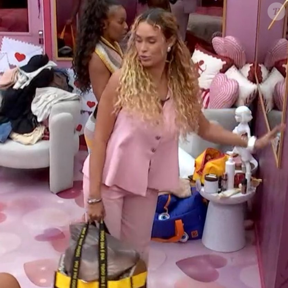 Sarah Andrade usou look rosa antes de ser eliminada no 'BBB 26'