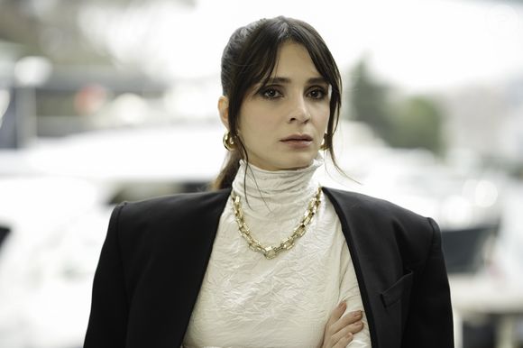 No capítulo da novela 'Coração de Mãe' de 3 de abril de 2026, Irmak ouve exigências da sogra depois de descobrir a gravidez