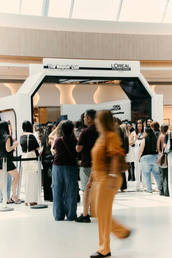 Cabelo saudável e bem-cuidado: o Rio de Janeiro recebe a pop-up store The Repair Lab. O espaço interativo conta com testes de resistência ao vivo na bancada ("Crash Test"), jornada educativa sensorial e avaliação capilar totalmente gratuita