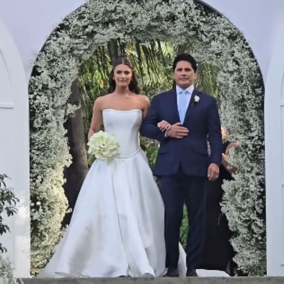 Casamento de Luma César: veja fotos da cerimônia com direito a vestido de noiva com corset