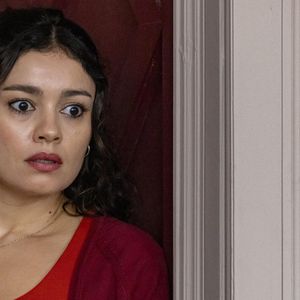 Gerluce socorre Josefa durante assalto na mansão