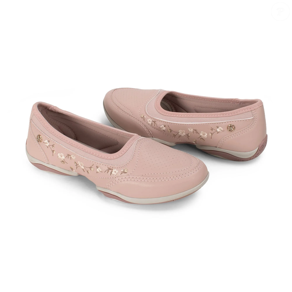 Até o fechamento desta matéria, a Sapatilha Esportiva Kolosh Rosa custava R$ 189,90, com opção de pagamento em até 6x de R$ 31,65 sem juros