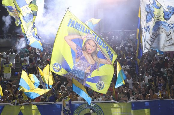 Carnaval 2025: Lexa, que não desfilará como rainha de bateria da Unidos da Tijuca por complicações na gravidez, ganhou homenagem da torcida