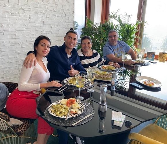 Até a mãe do jogador, Maria Dolores, já o agradou com um banquete com Bacalhau à Brás