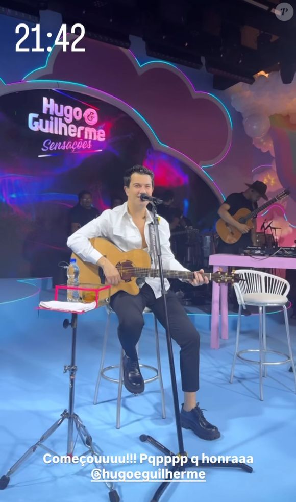 Durante as músicas de Hugo e Guilherme, Virginia filmou a reação de Zé Felipe.