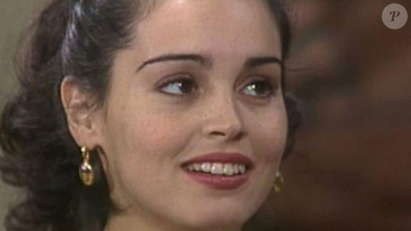 Qual é final de Carmem na novela 'A Viagem' ? Nos momentos finais do folhetim escrito por Ivani Ribeiro, ela se casa com Igor (Jayme Periard), novo personagem que chega à história.