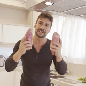 Aprendi com o ator Júlio Rocha uma receita de batata-doce recheada que salvou a minha dieta
