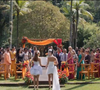 Os vestidos conceituais usados por Lorena e Juquinha no casamento de Três Graças viraram assunto entre fãs da novela nas redes sociais