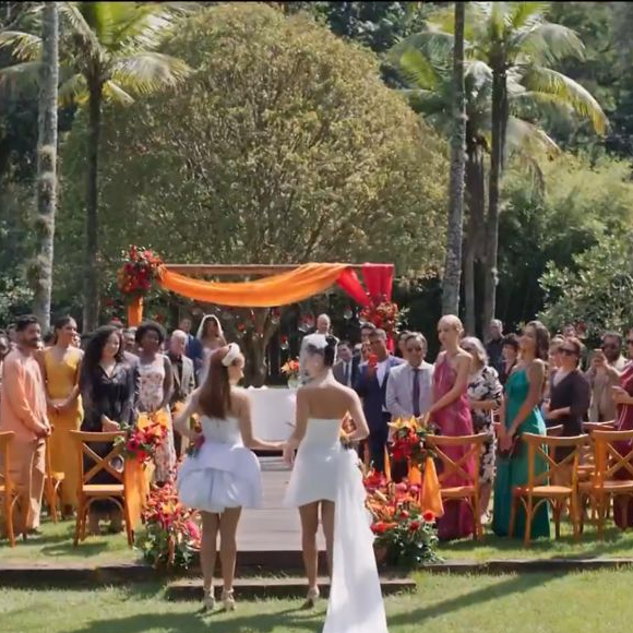 Os vestidos conceituais usados por Lorena e Juquinha no casamento de Três Graças viraram assunto entre fãs da novela nas redes sociais