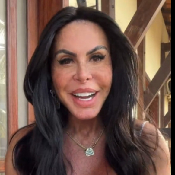 Gretchen fez a remoção de alguns procedimentos estéticos e apostou em uma face mais jovem