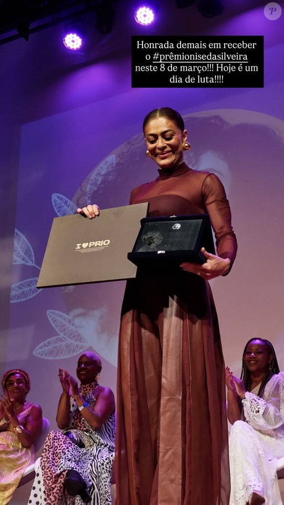 Juliana Paes marcou presença no Prêmio Nise da Silveira, cuja cerimônia aconteceu no Rio de Janeiro neste domingo (08)