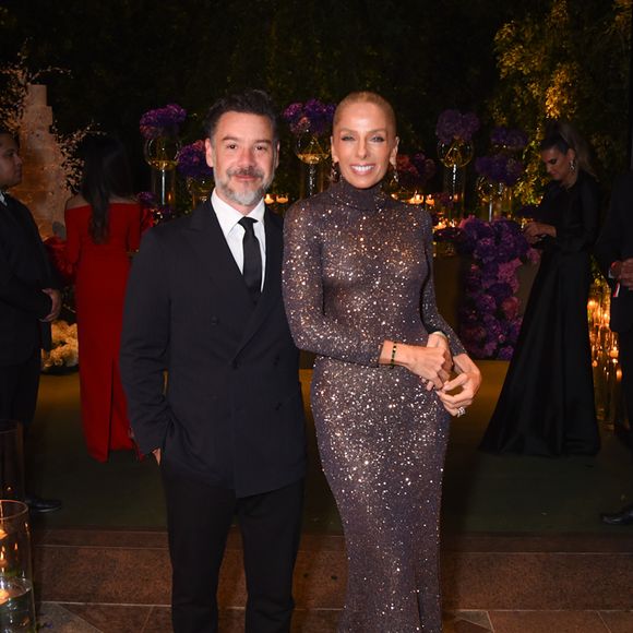 Ex-mulher de Roberto Justus, Adriane Galisteu levou o marido para a festa