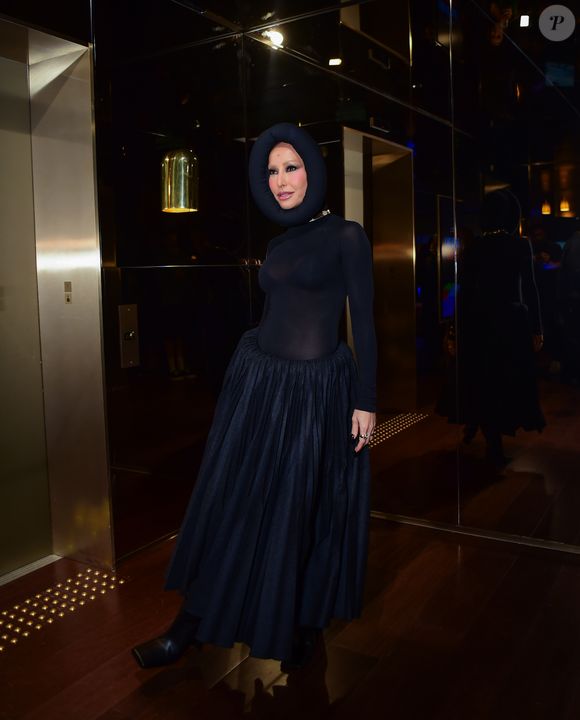 Sabrina Sato ousou com look de grife bem fashionista para evento beneficente em São Paulo