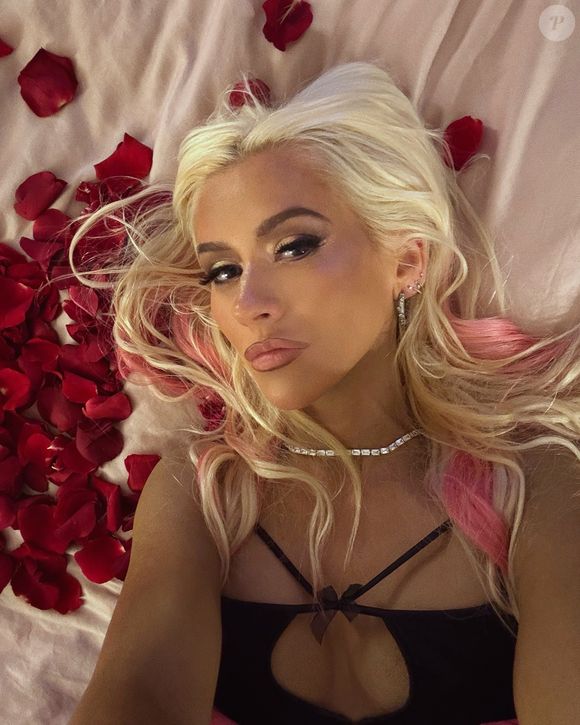 Britney Spears: "Eu tirava apenas uma férias por ano em Maui com meus dois filhos [Sean Preston e Jayden James] durante aqueles 15 anos. Não, eu não podia viver como uma mulher de verdade, como a Christina Aguilera".