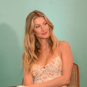 Gisele Bündchen revelou que, a partir do momento de reflexão antes de se alimentar, começou também a prestar mais atenção no que comia, se mantendo saudável