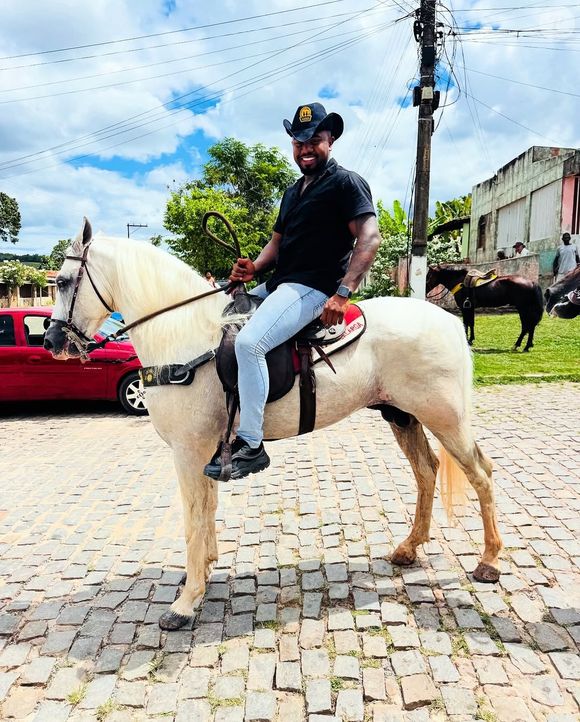 "Pela música foi transplante!" e "Desculpa, mas a música [risos] essa aqui no meu setor se coloca pra defunto" foram reações de internautas