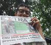 Sabrina comprou exemplar do jornal 'Extra' que trouxe os funcionários na primeira página