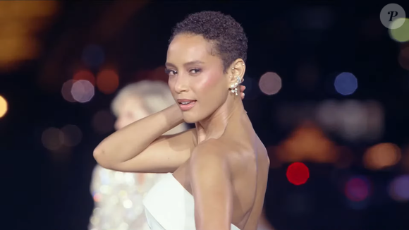 Taís Araujo participou de mais uma edição do Le Défilé, da L’Oréal Paris, em Paris, ao lado de Anitta, Liniker e Bella Campos. A atriz integra o grupo de brasileiras reunidas pela primeira vez na mesma passarela do evento. Segundo a psicóloga Leticia Martín Enjuto, a aparência pode influenciar a primeira impressão, mas conhecer alguém exige ir além das roupas, dos acessórios e da postura corporal
