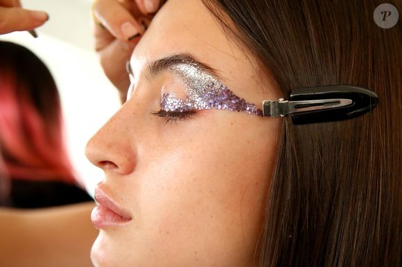 Maquiagem de Carnaval: glitter em tons de roxo e lilás pode ser usado na fantasia de fada