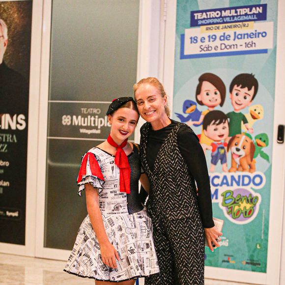 Angélica foi ao teatro prestigiar uma apresentação da filha, Eva