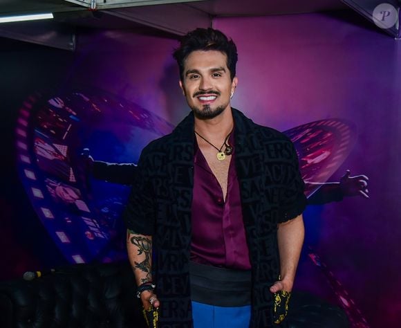O cantor Luan Santana causou no último final de semana após um gesto durante um show em Brasília