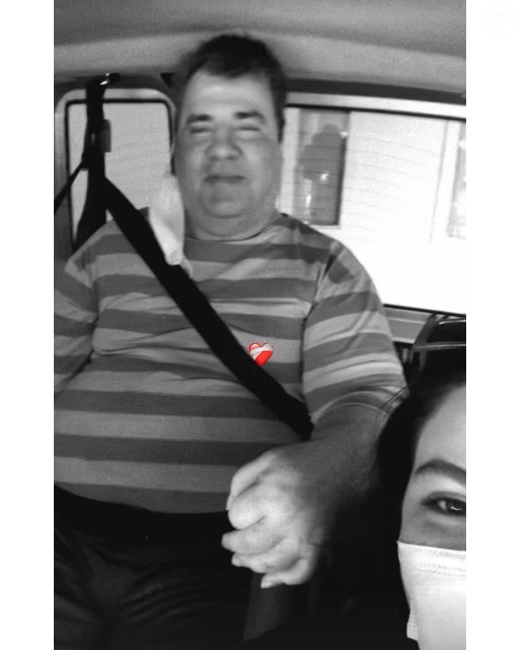 E Victoria Brenner, de 27, do casamento com Denise Tacto, a caçula também prestou sua homenagem nas redes sociais, compartilhando um vídeo com o pai em um momento descontraído: 'Olha quem está tirando onda de carrão. Está se achando muito, manda um beijo, manda'