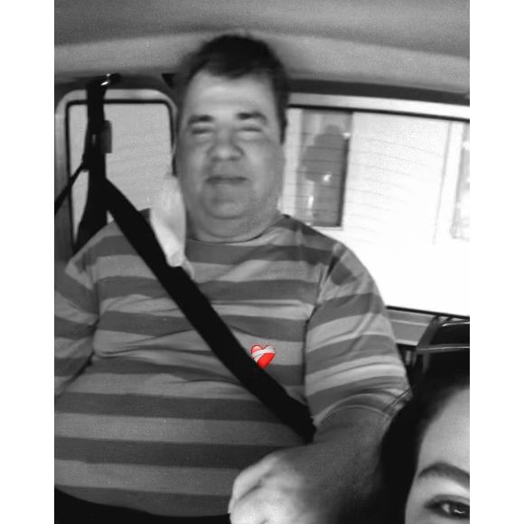 E Victoria Brenner, de 27, do casamento com Denise Tacto, a caçula também prestou sua homenagem nas redes sociais, compartilhando um vídeo com o pai em um momento descontraído: 'Olha quem está tirando onda de carrão. Está se achando muito, manda um beijo, manda'