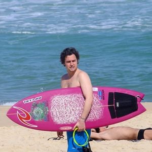 Uma aparição recente de Felipe Dylon na praia nesta semana rendeu muitos comentários para o artista