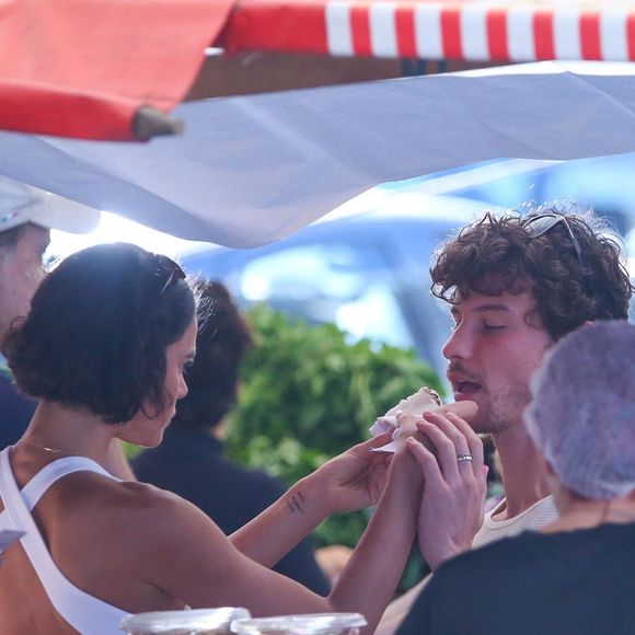 Shawn Mendes e Bruna Marquezine comeram várias iguarias tipicamente brasileiras