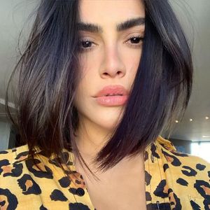 Cleo mostra uma versão do chanel com as mechas da frente mais longas e pontas bem desfiadas e desconectadas. O acabamento cria um efeito de "messy hair" e deixa o visual mais descolado