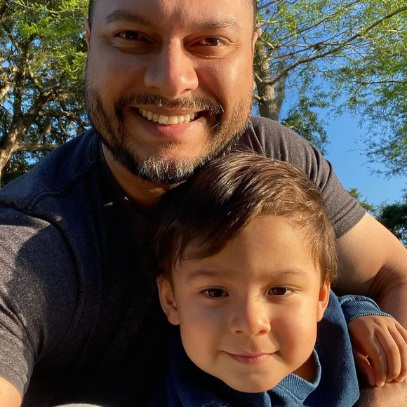 Thiago Lopes ficou com a guarda de Leon, filho caçula de Andressa Urach, após a separação