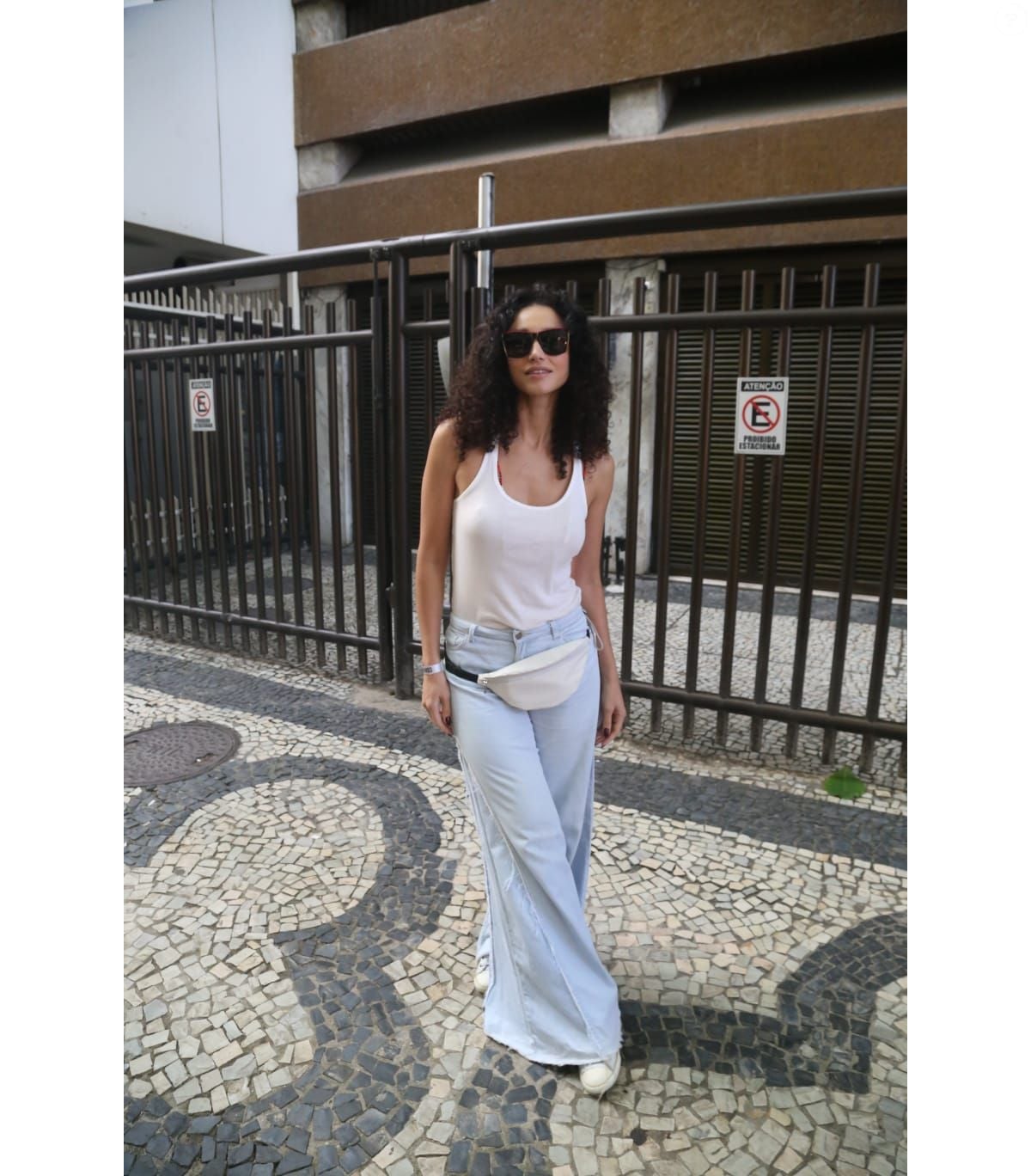 Foto: Debora Nascimento no Ato Musical pela Democracia, em Copacabana ...